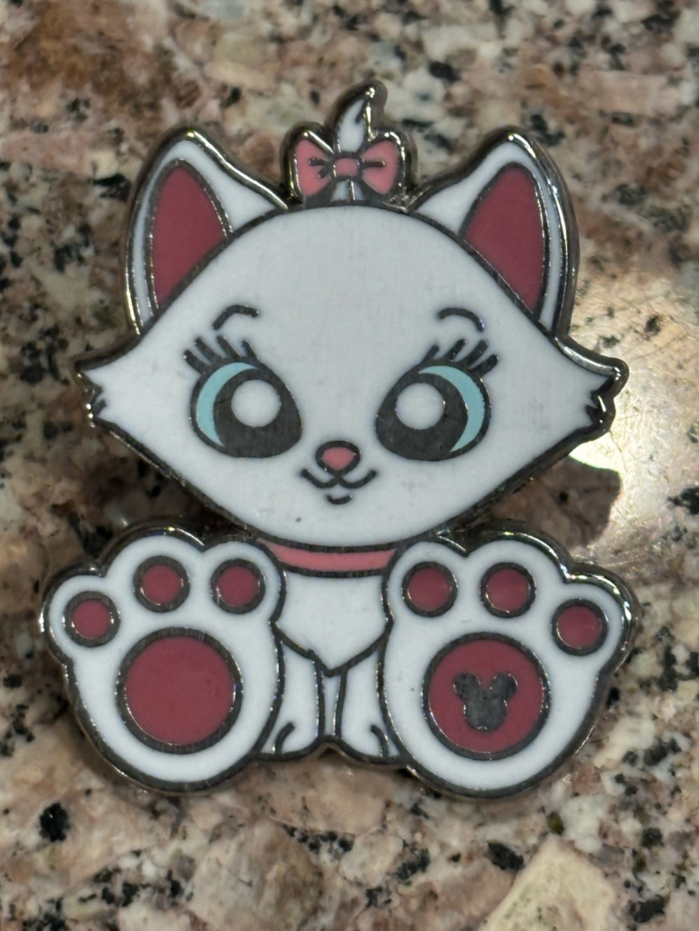 2018 Hidden Mickey Marie Big Feet Foot Aristocats Pin